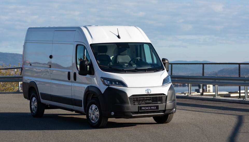 PÅ PLASS: Toyotas nye store varebilmodell er i Norge og klar for å innta markedet.