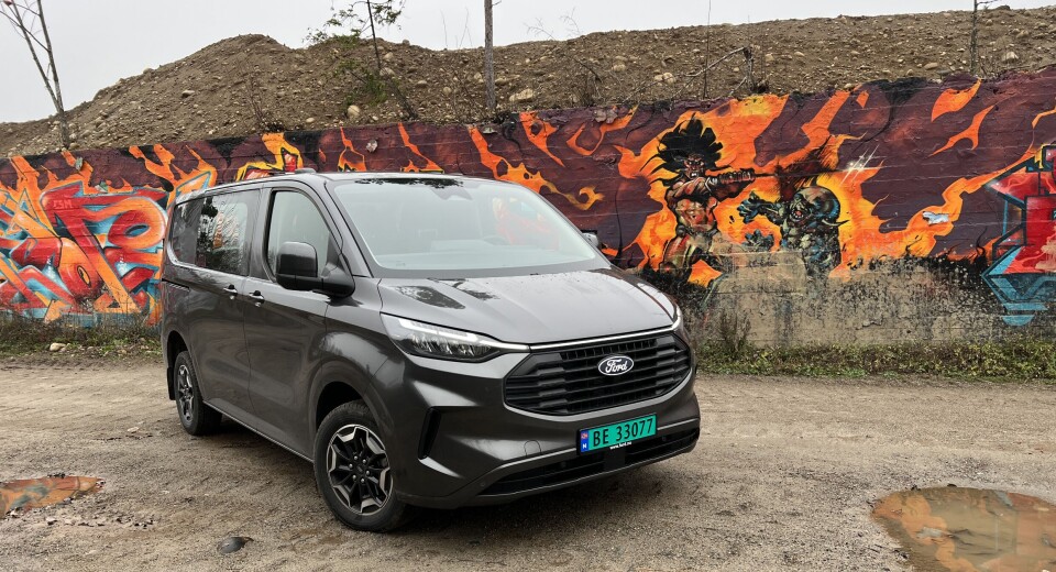 ALLE GODE TING ER FIRE: Ford Motor Norge har lengtet etter og drømt om å få nordmenns favorittkombinasjon, firehjulsdrift og automatgir, i sin Transit Custom. Nå er de bønnhørt, og AWD-versjonen utgjør hittil i år 90 prosent av Transit Custom-volumet.