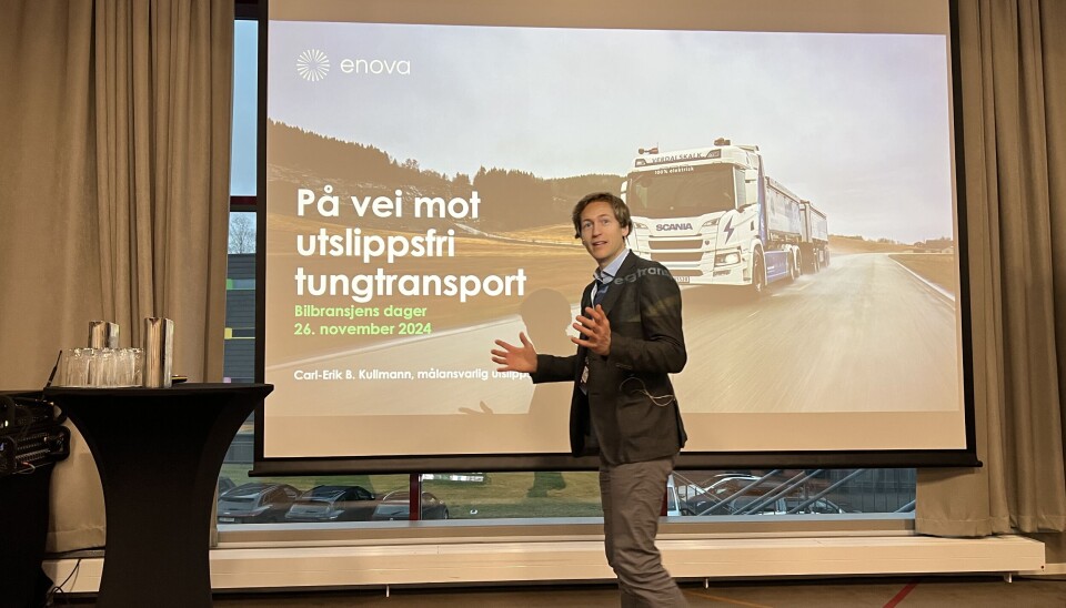 – Vi ønsker å gjøre det mulig for stadig flere transportører å velge elektriske kjøretøy, sier Carl-Erik Kullmann, målansvarlig for utslippsfri vegtransport i Enova. Her fotografert under Bilbransjens Dager på Gardermoen nylig.
