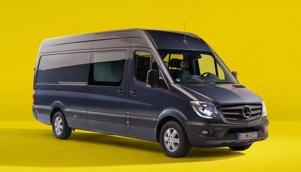 Andre generasjon Sprinter ble lansert i begynnelsen av 2006 og modellen fikk ytterligere variasjonsmuligheter.