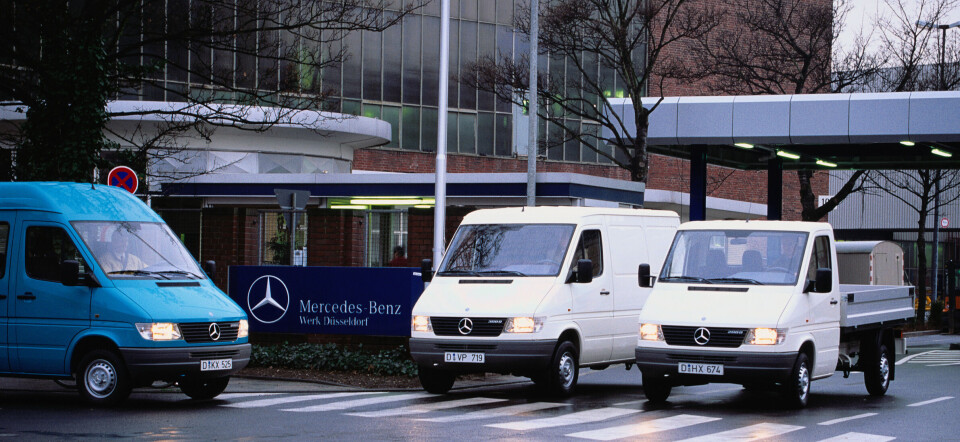 Den første Sprinter-generasjonen ble lansert i 1995 og satte nye standarder i klassen.