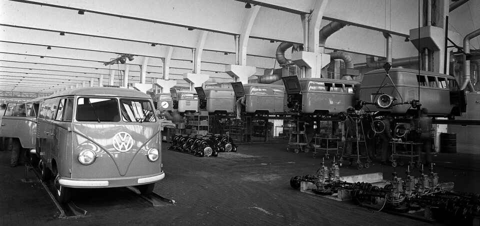 Produksjon av Transporter ved fabrikken i Wolfsburg 1950.