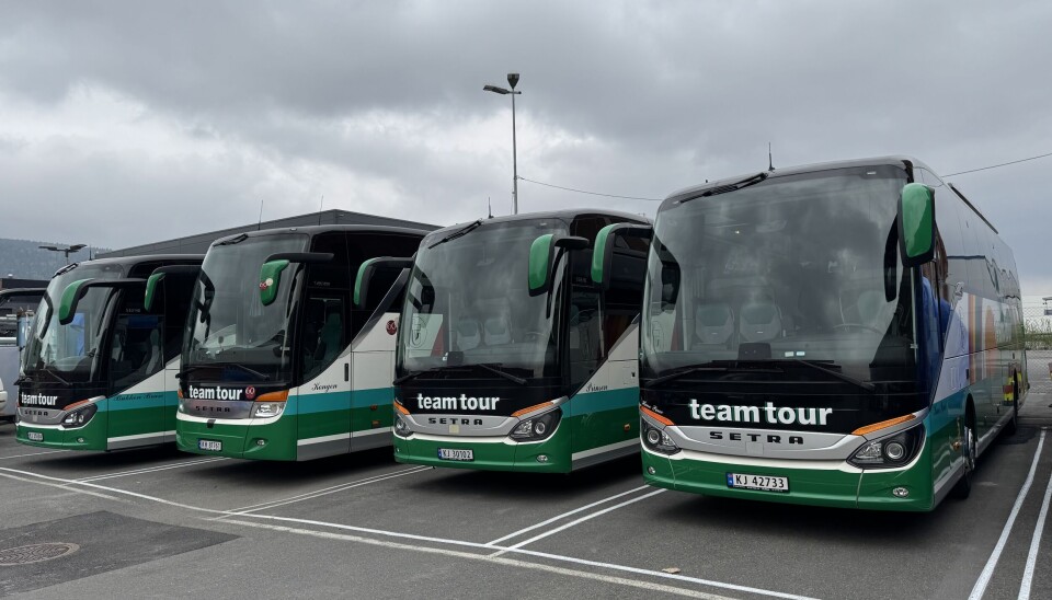 De lotte Team Tour-bussene er som regel enkle å få øye på i trafikkbildet.