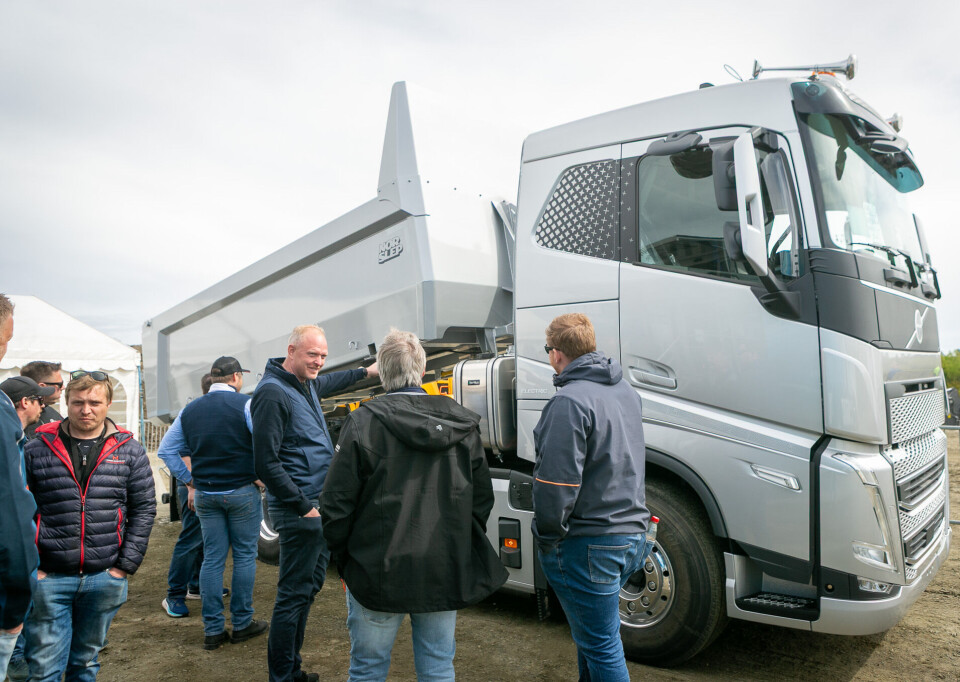 INTERESSE: Det var jevn trafikk av ineresserte kunder under Volvodagene 2025.