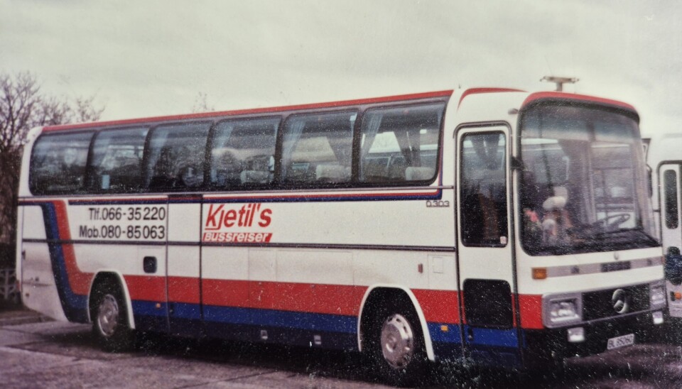 Alt startet med denne, en 1982-modell Mercedes-Benz 303RHD kjøpt brukt i 1990 med 560.000 kilometer på telleren. Første sommeren gikk motoren i stykker på Autobahn, men med ny motor på plass, ble det ytterligere 500.000 kilometer med opplevelser og turer gjennom Europa.