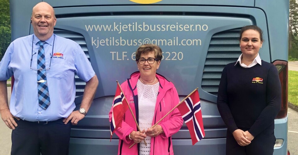Alle de 125 pakkereisene som katalogen inneholder produseres «in house», i den lille administrasjonen bestående av Kjetil Aasberg, samboeren Anja C. Kleven (t.h.) og Kjetils mor Annie (78). Minst ti prosent av turene fornyes hvert år.