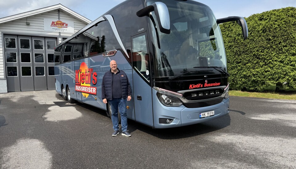 – Vi skal ikke bli størst. Vi skal være best – og mest mulig stabile. Det handler om å levere høy kvalitet, hver gang, fastslår bussjåføren, som definitivt har godt humør.