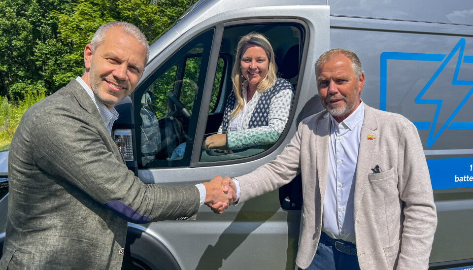 SAMARBEIDSAVTALE: Fra venstre: Fredrik Matheson, (Head of Fleet sales Toyota Norge), Amalie Vestbø Granheim (Markedskonsulent NLF) og Kjell Olafsrud (Markedsdirektør NLF).