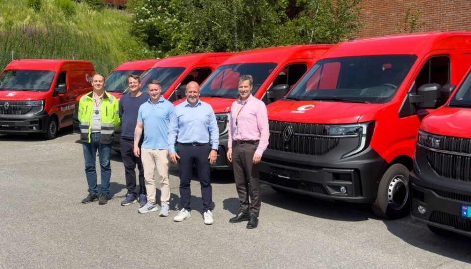 Overlevering av elvarebiler til Posten Bring AS. Fra venstre: Bjørn Schancke, Mads Holum, Alexander Bjerknes, Anders Sandvold og Frode Skallerud.