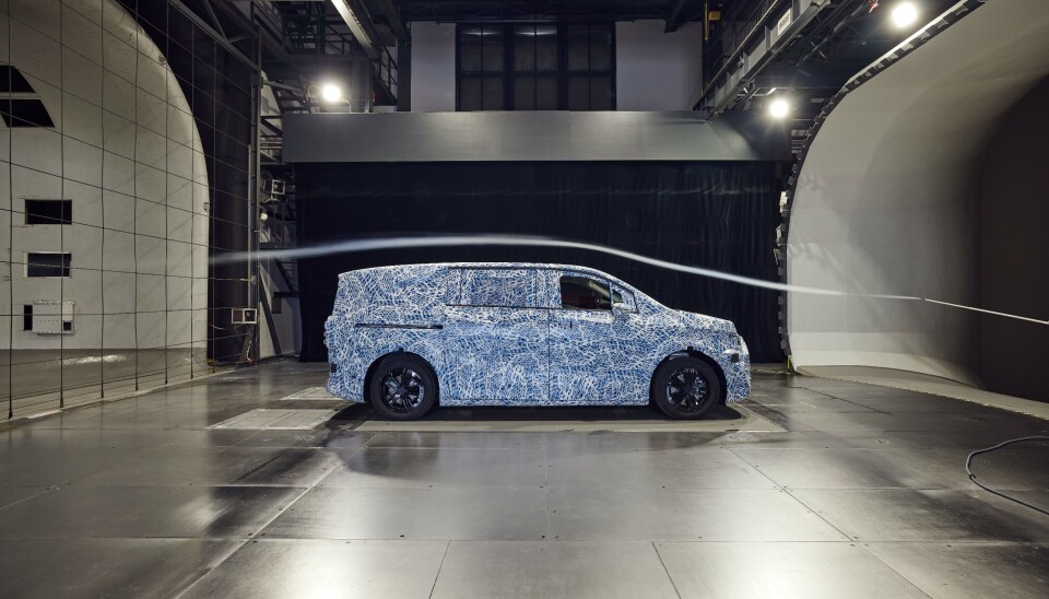 I tester i Mercedes-Benz egen vindtunnel i Stuttgart skal prototypene - tross omfattende kamuflasje-staffasje - ha vist lovende resultater, hevder fabrikken - dog uten å angi noen som helst konkrete data for å underbygge påstanden.
