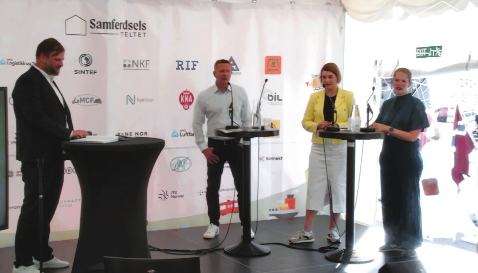 Egil Steinsland i NBF, Harald Jachwitz Andersen, Christina Bu og Ingvild Rørholt representerte bransje-og miljøorganisasjonene under paneldiskusjonene om 2030-målet om nullutslipp for nyttekjøretøy i Arendal.