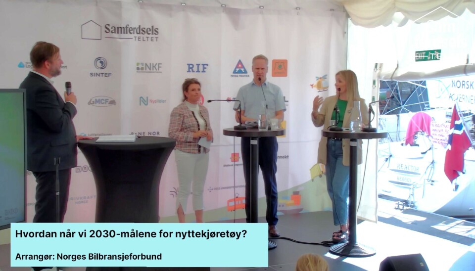 Egil Steinsland (NBF) modererte diskusjonen mellom Liv Kari Eskeland (H), Jon-Ivar Nygård (Ap) og Marit Vea (V).