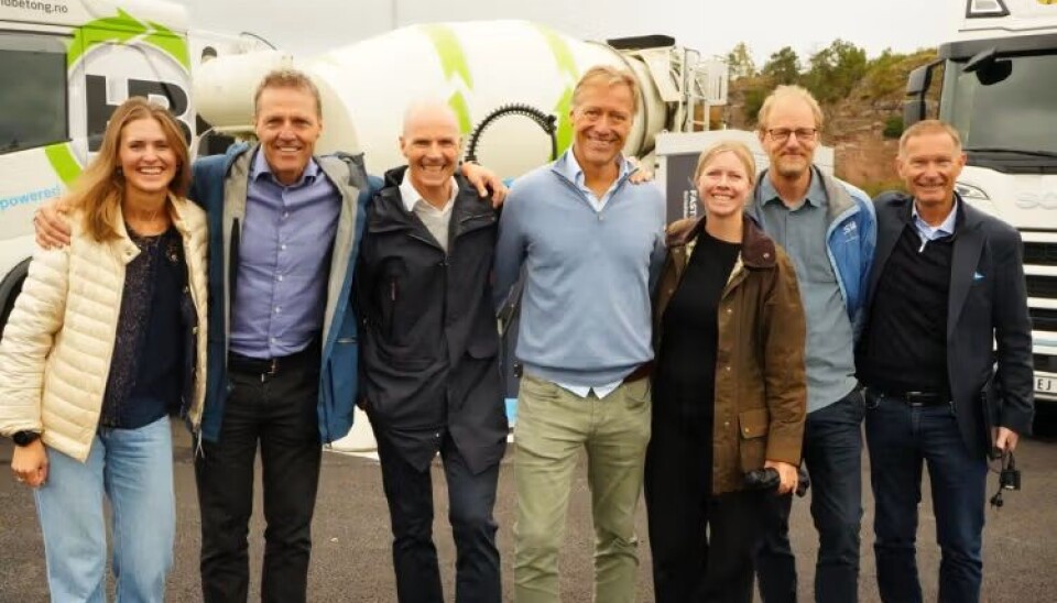 Glad gjeng fra Fastcharge og Hafslund på åpningsdagen. Fra venstre: Victoria Lervik, Ole Harald Austad, Paal Berg, Harald Grytten, Kristin Arnesen, Marius Gjerset og Per Øivind Elvebakk.
