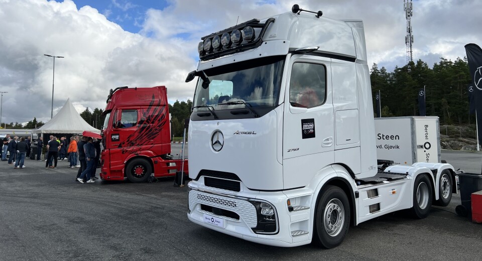 En dieseldrevet ny Actros L med den nye ProCabin-hytta var også på plass.