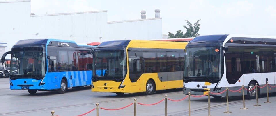 Nye Volvo-busser utenfor MCV-anlegget i Egypt.