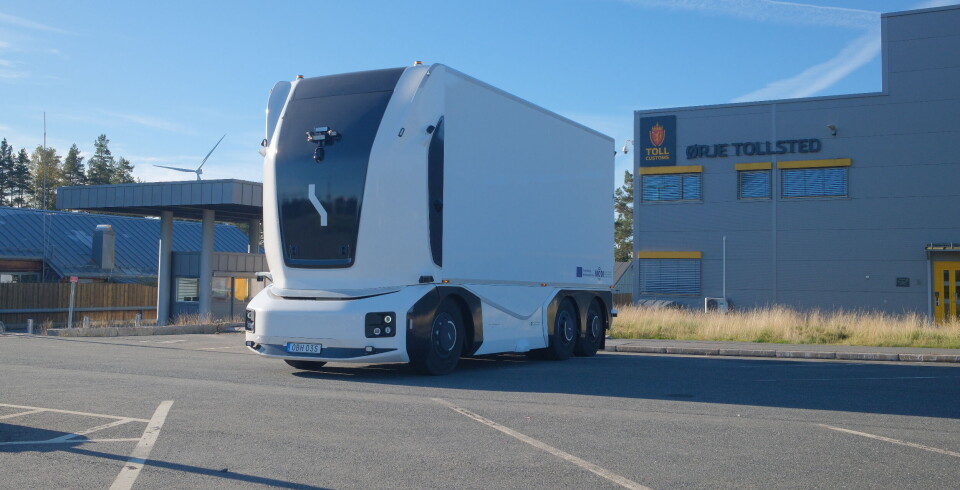 Her har det svenske transport-tech-selskapet Einrides førerløse kjøretøy for godstransport passert riksgrensen ved Ørje Tollsted.