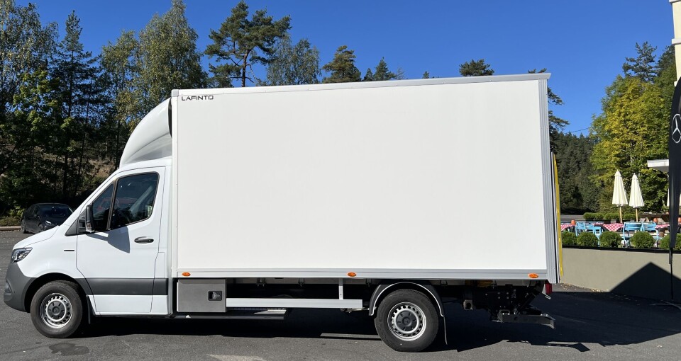 Thor Chr. Hansteen (øverst), advokat i NHO Logistikk og Transport, og Knut Gravråk, adm. direktør i Norges Lastebileier-Forbund, er positive til innføringen av varebilløyve, men har også noen innvendinger om mulige uheldige utslag.