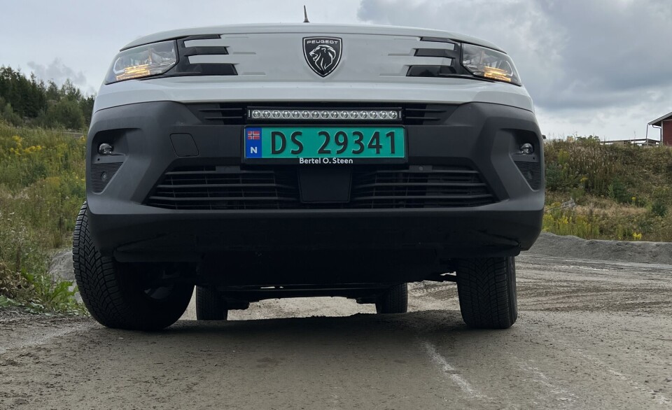 Der en Partner med tohjulsdrift ville krafset febrilsk med forhjulene over de bratteste kneikene, får Partner 4x4 et nær umerkelig dytt i baken som hjelper bilen elegant over hindringene.