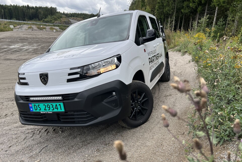Peugeot tilbyr en Partner som med kombinasjonen 4x4 og automatgir, komfortabelt kan få deg ut av små og store kniper eller kneiker i hverdagen.