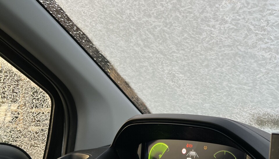 Litt skuffende var det derfor at det kun var snakk om to-tre varmetråder ytterst - men det bidrar til å hindre isrand der det ofte hoper seg opp.