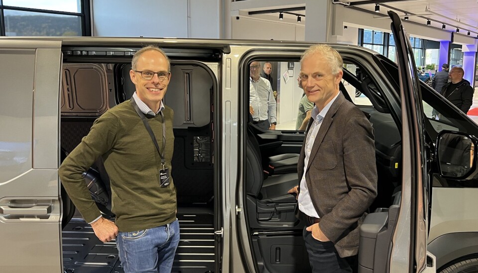 Bo Vig Jensen (t.v.) produktsjef hos Kia Norge, og Bertel O. Steen konsernsjef Harald Frigstad.