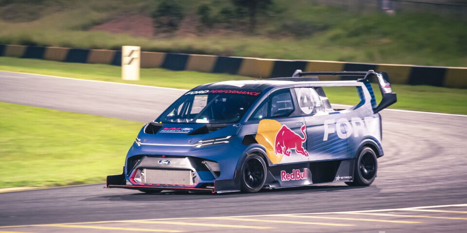 Ford Transit Supervan 4.2 satte 9. beste rundetid totalt på Nürburgring Nordschleife, og rekord for varebiler, i august. Nå kommer den til Lillestrøm.