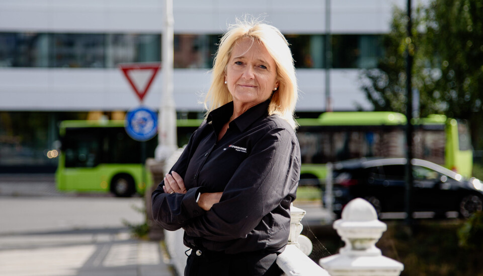 – Regjeringen snakker om frihet for fylkene, men i praksis fraskriver de seg ansvar. Når øremerkingen fjernes og midlene reduseres, står fylkeskommunene igjen med regningen. Resultatet blir færre bussavganger, høyere billettpriser og dårligere kollektivtilbud, sier Trude Sande, forbundsleder i Yrkestrafikkforbundet (YTF).