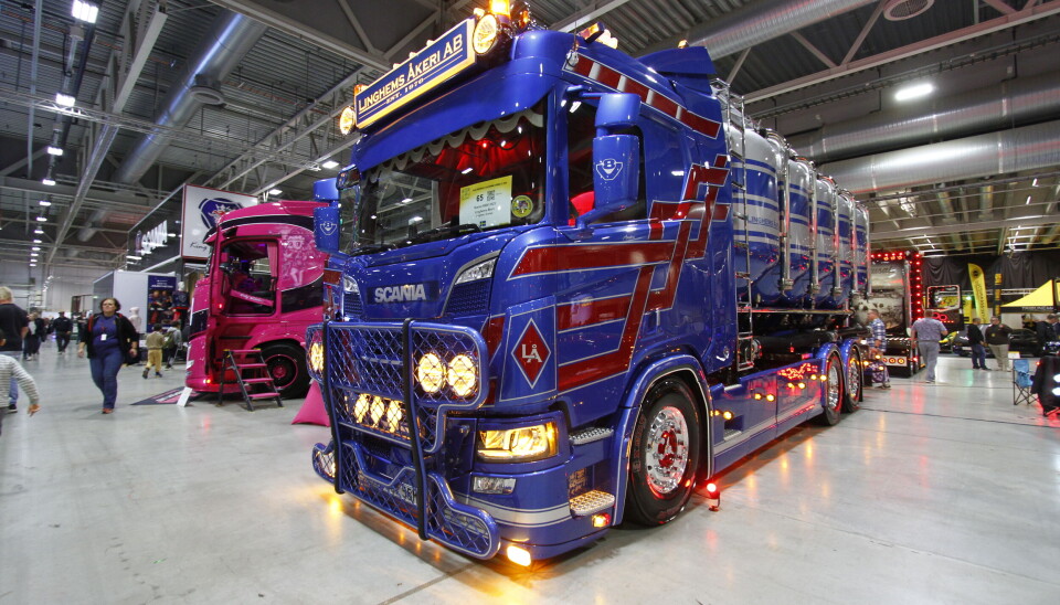 Linghems Åkeri tok andreplassen med sitt skinnende bulkbilteam, en Scania R660.