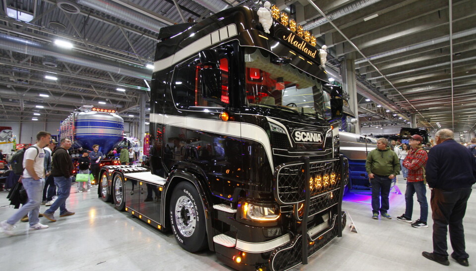 Tredjeplassen gikk til Madland Transport fra Brusand i Norge. Trekkvognen, en Scania R590, har familiehistoriske motiver.